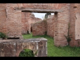 07678 ostia - regio iv - insula ii - portico e caseggiato dell'ercole (iv,ii,2-4) - raum 10 (portico) - bli ri raum (16) - 01-2024.jpg